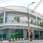 Local White House - Ecofriendly Homestay