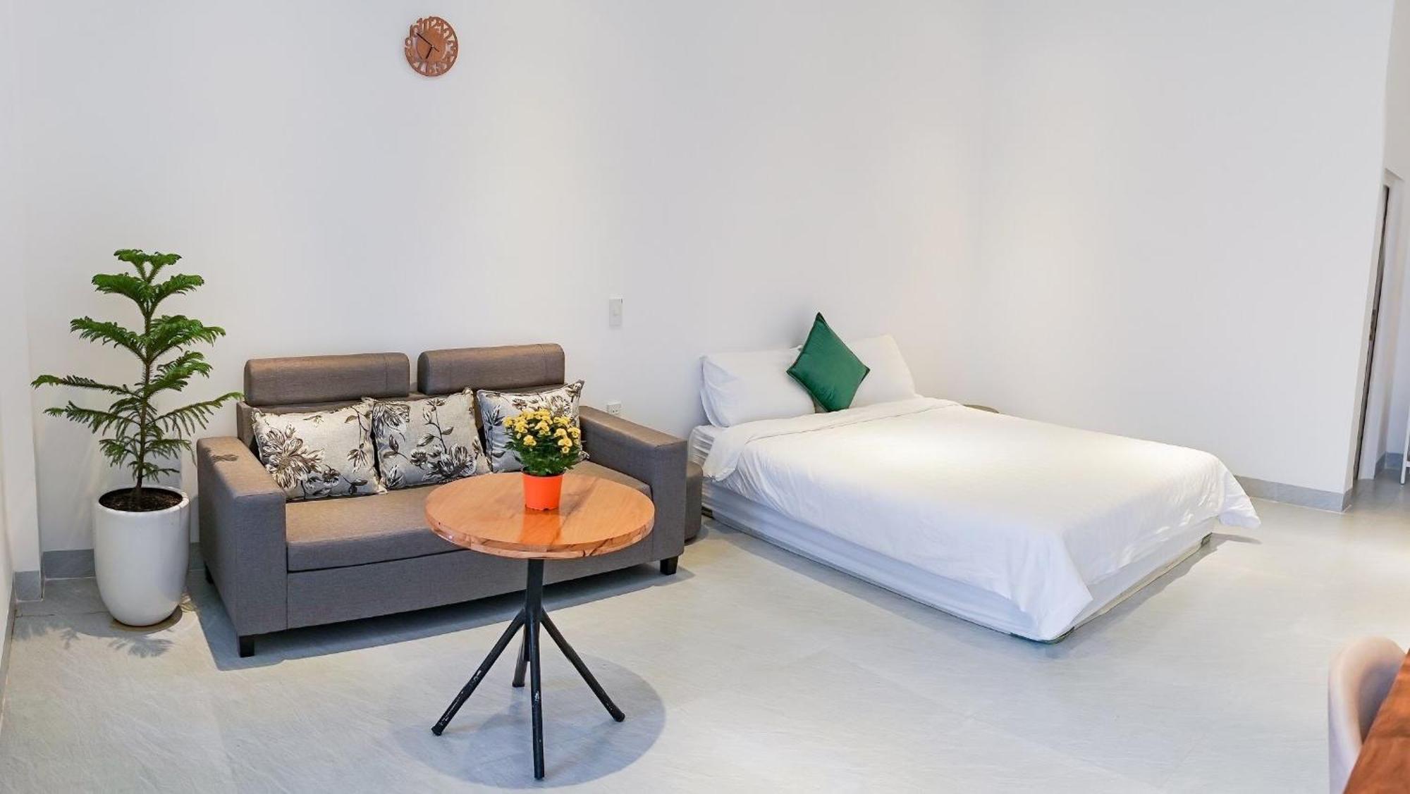 Local White House - Ecofriendly Homestay Apartment Da Nang