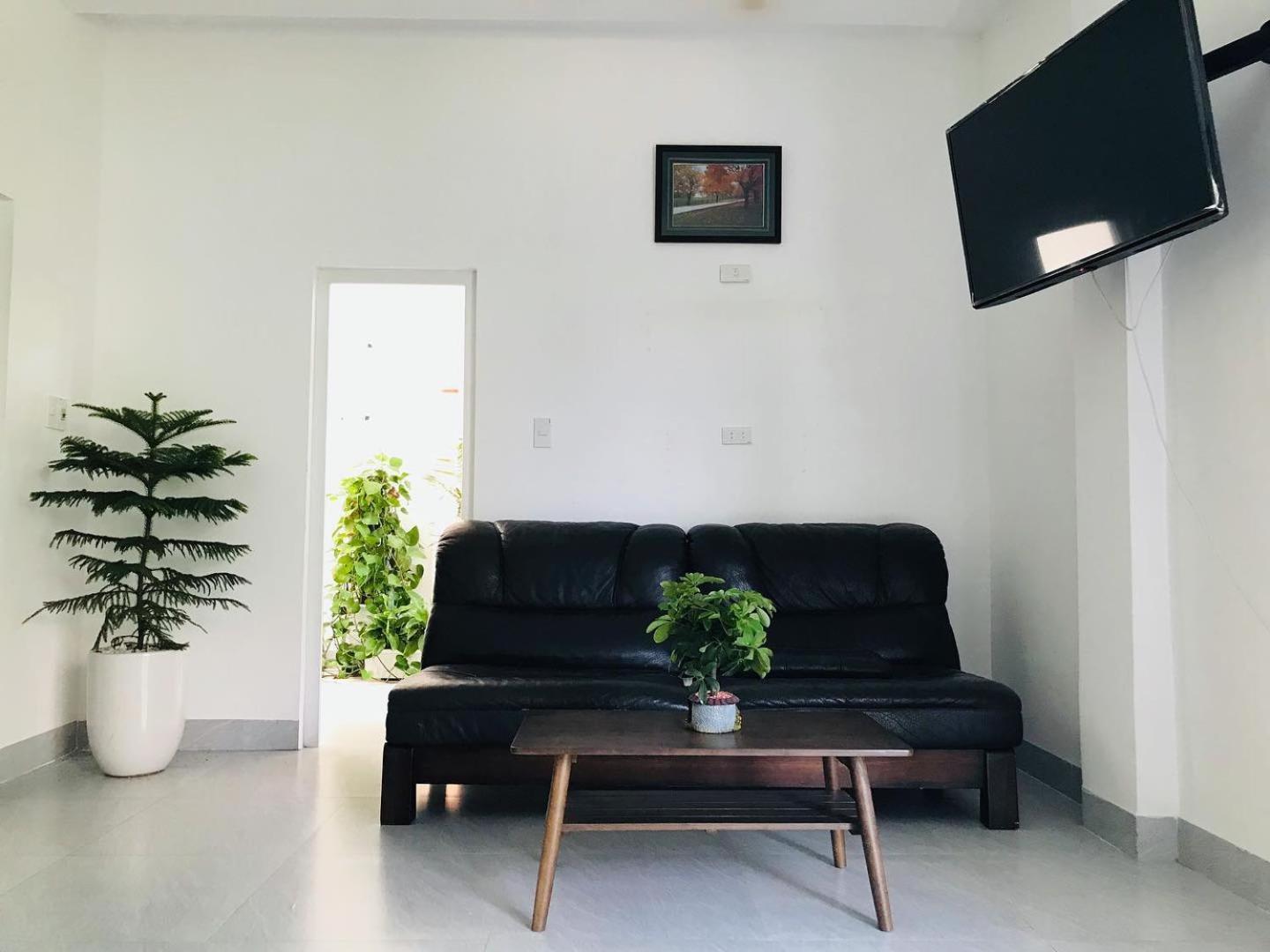 Local White House - Ecofriendly Homestay Apartment